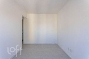 Image 19 - 889945