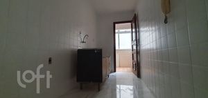 Image 6 - 889952