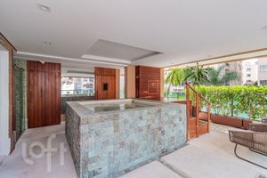 Image 18 - 889961
