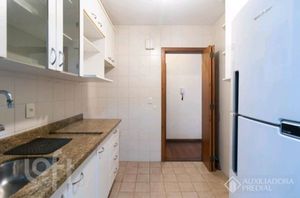 Image 5 - 889963