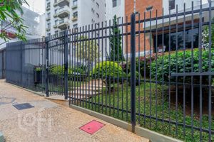 Image 17 - 889975