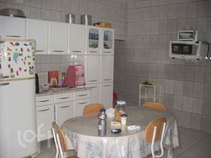 Image 1 - 889986