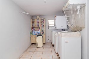 Image 34 - 889994