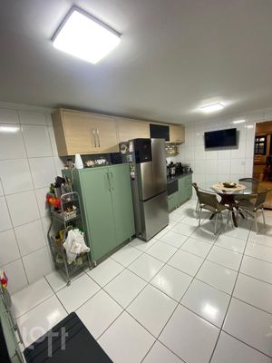 Image 6 - 889995