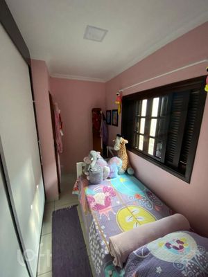 Image 17 - 889995