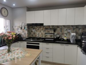 Image 7 - 889997