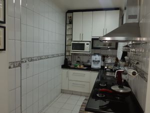 Image 3 - 890018