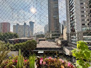 Image 20 - 890018