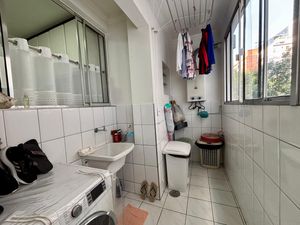 Image 7 - 890018