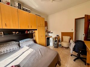 Image 13 - 890018