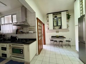 Image 5 - 890018