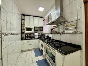 Image 4 - 890018