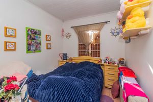 Image 6 - 890019