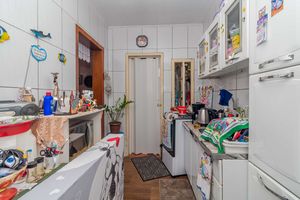 Image 10 - 890019
