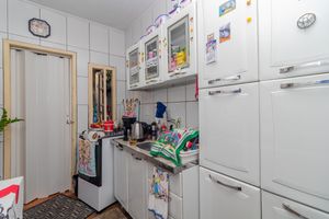 Image 11 - 890019