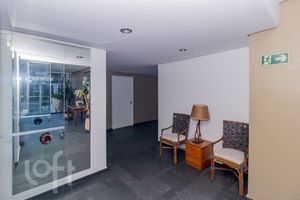 Image 39 - 890029