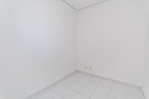 Image 33 - 890032