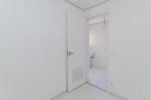Image 32 - 890032