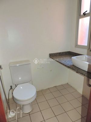 Image 8 - 890033