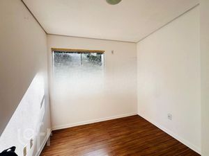 Image 33 - 890044