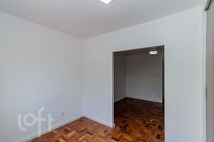 Image 6 - 890058