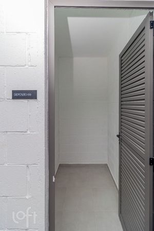 Image 33 - 890061
