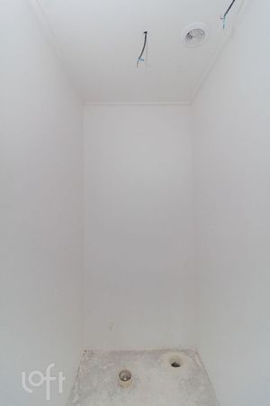 Image 11 - 890061