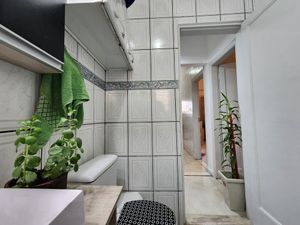 Image 11 - 890083