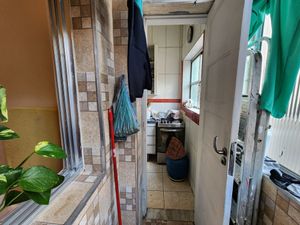 Image 14 - 890083