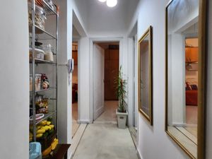 Image 5 - 890083