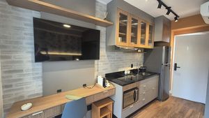 Image 4 - 890109
