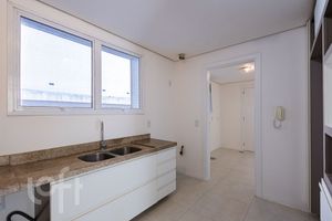 Image 31 - 890113