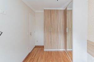 Image 18 - 890114