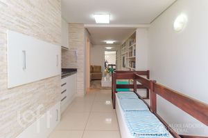 Image 37 - 890119