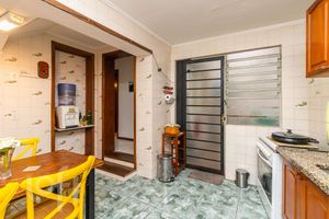 Image 7 - 890130