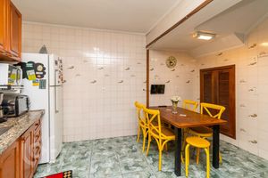 Image 6 - 890130