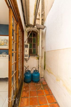 Image 12 - 890130