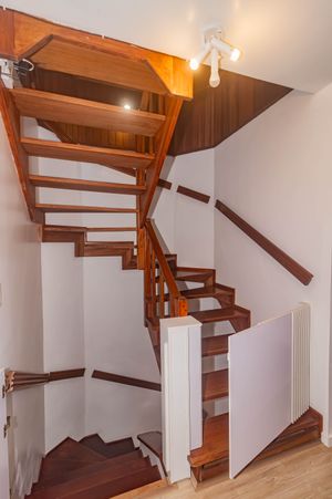 Image 36 - 890198
