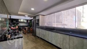 Image 5 - 890219