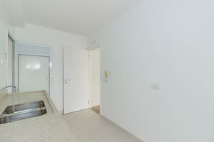 Image 38 - 890223