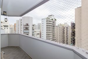 Image 18 - 890225