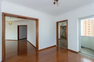 Image 7 - 890225