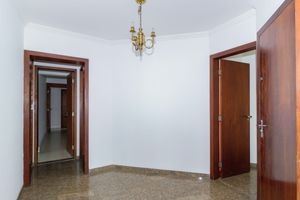 Image 33 - 890225