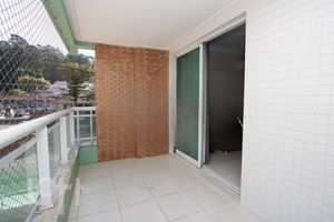 Image 11 - 890226