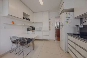 Image 9 - 890240