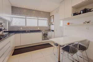 Image 7 - 890240