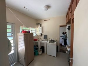 Image 10 - 890257