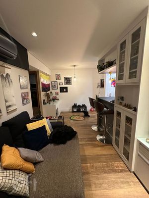 Image 1 - 890272