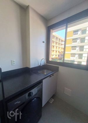 Image 7 - 890275