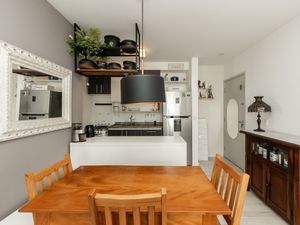 Image 7 - 890284